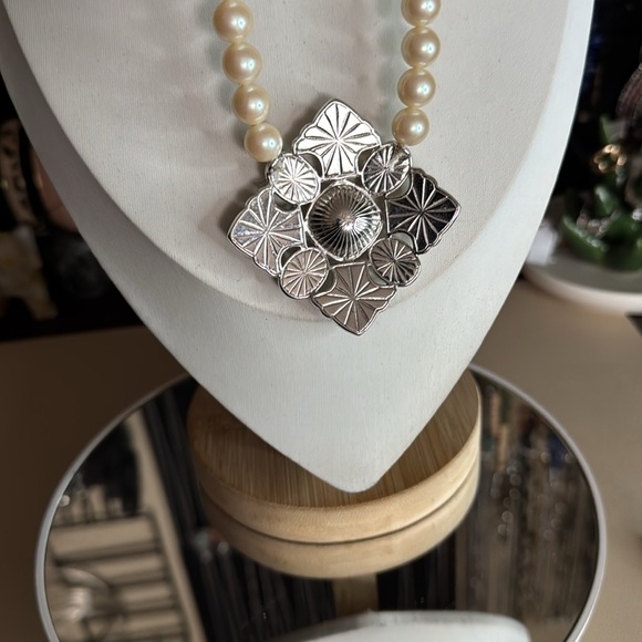 Vintage Yves Saint Laurent pearl necklace - Picture 3 of 4